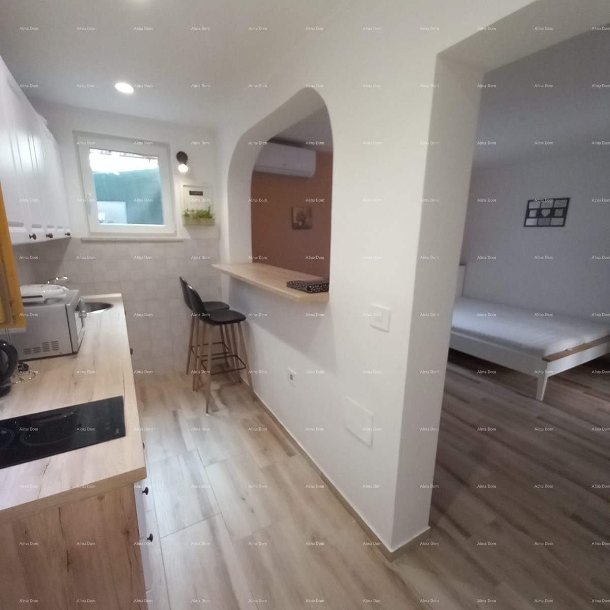 Prodaje se kuća sa 3 apartmana i dvorištem, blizu Pule. Pješčana uvala. 6