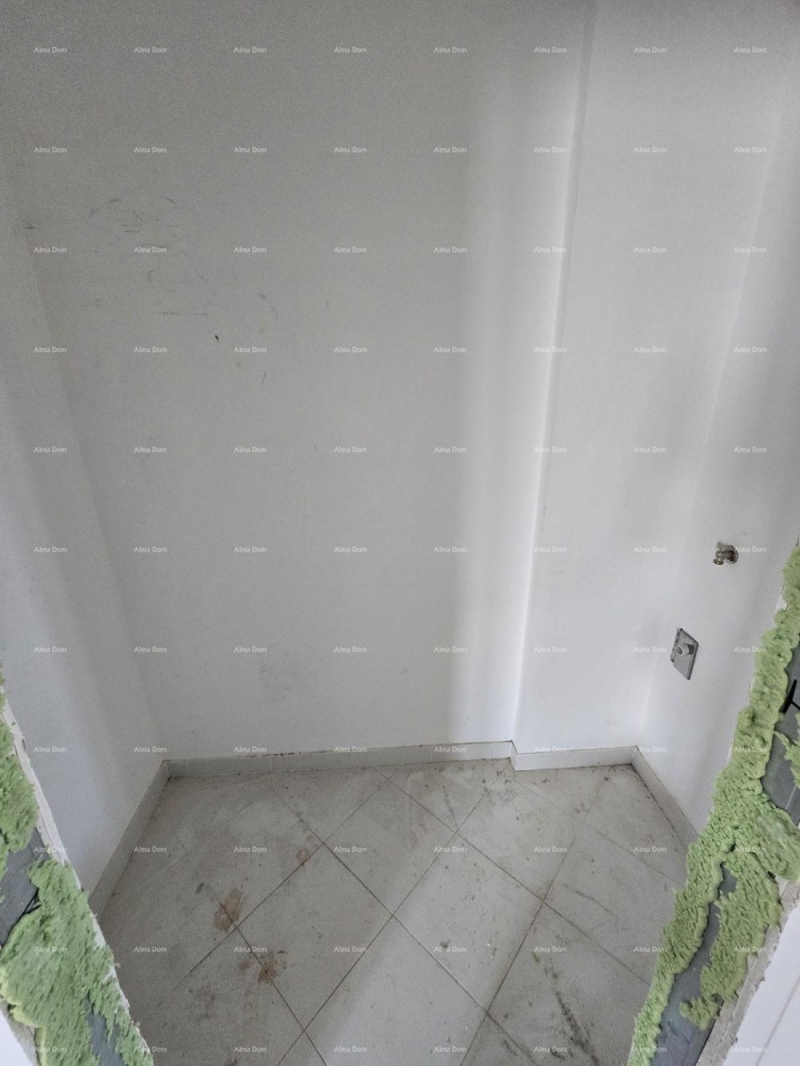 PULA – stan u centru s dvije garaže i velikom terasom 7