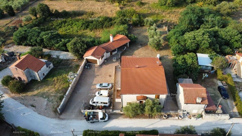 House 420m2 with three apartments for sale, Umag 3