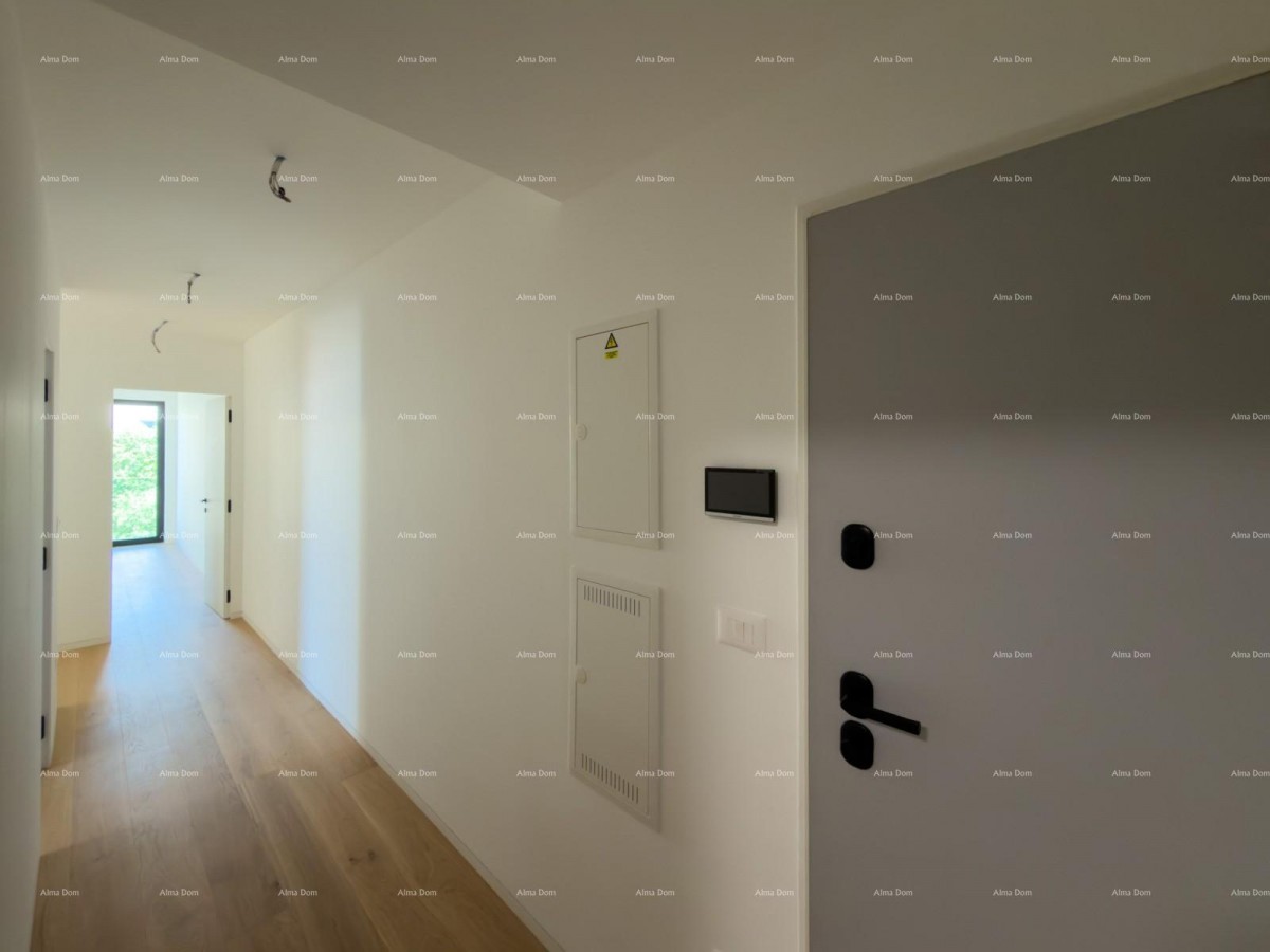 Sale of apartments in a residential-commercial building with a sea view, center of Umag! / S9a 2