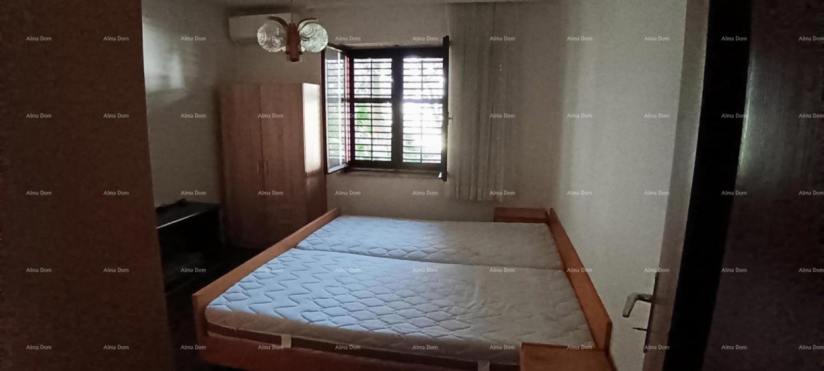 Poreč, Casa con appartamenti di 330m² con piscina 15