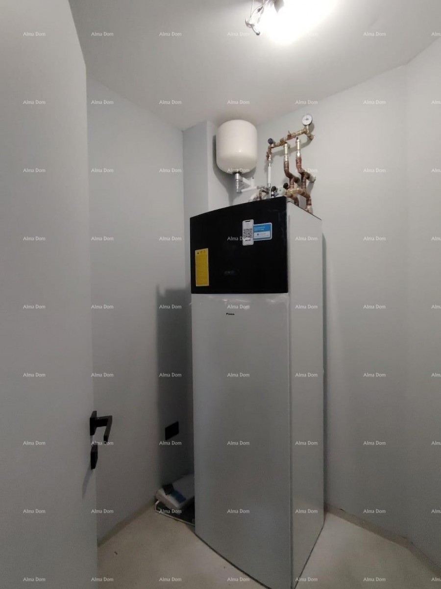 Prodaja stanov v stanovansko-poslovni stavbi s pogledom na morje, center Umaga! / S9a 6