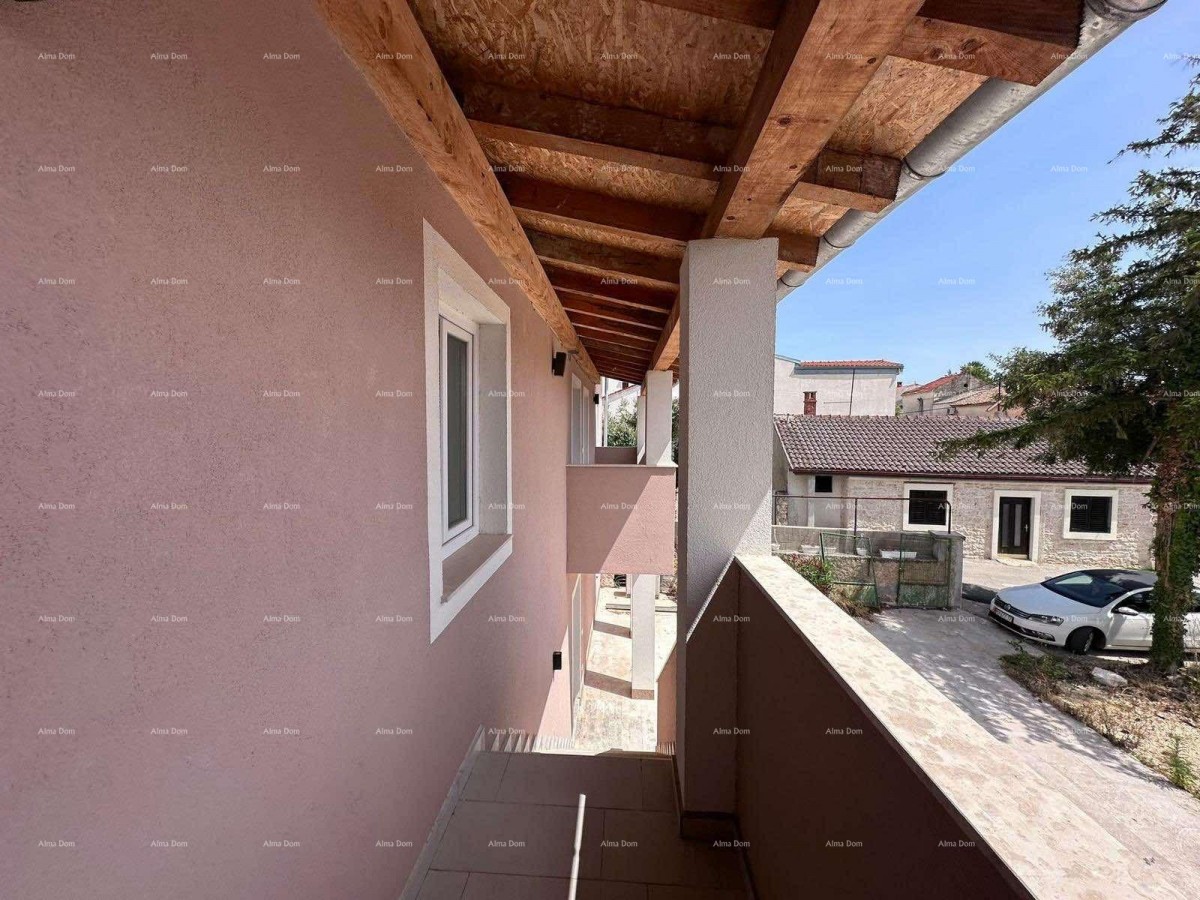 Prodaja fantastične hiše s tremi stanovi v Medulinu! 11