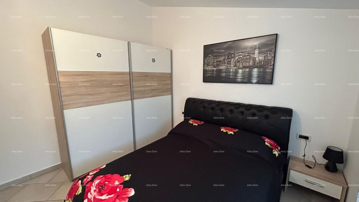 Pula Veli vrh. We are selling a house with multiple apartments and a swimming pool. 15