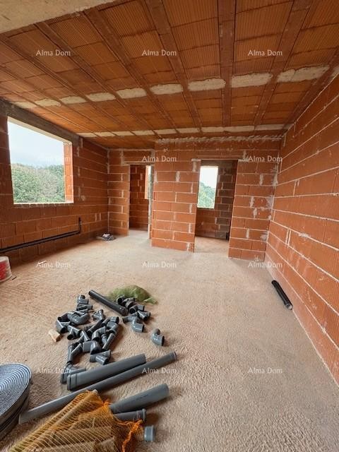 Pula. Veli Vrh, veliki stan sa 3 spavaće sobe. 3 km do centra Fažane. 9