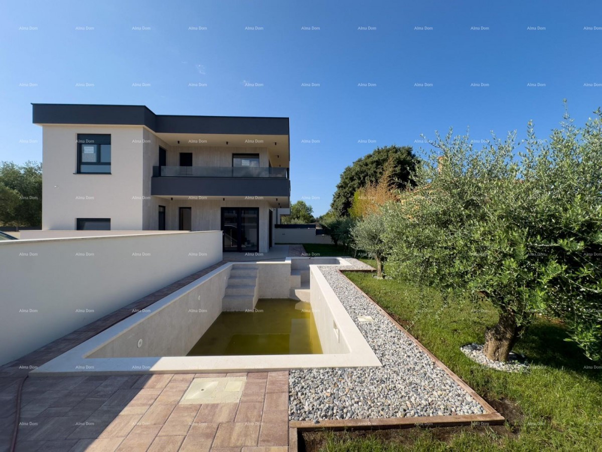 Vendiamo villa bifamiliare con piscina e garage 1