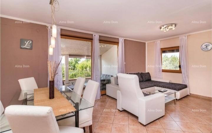 Приземный дом с бассейном в спокойном месте, Пула 13