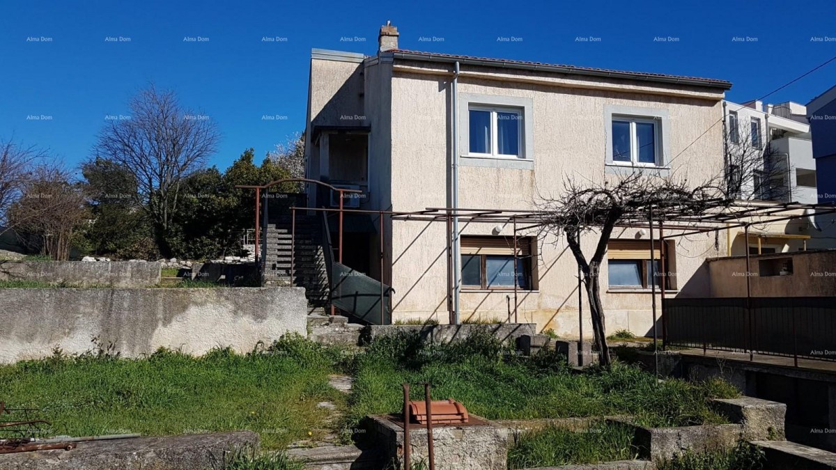 Pola! Una casa con due appartamenti e un ampio giardino. 1