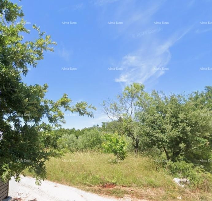 Prodaja - gradbeno zemljišče v bližini centra Marčane! 1