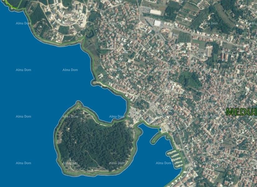 Atraktivno gradbeno zemljišče 50 m od morja v Medulinu – ustvarite svoj raj blizu obale! 1