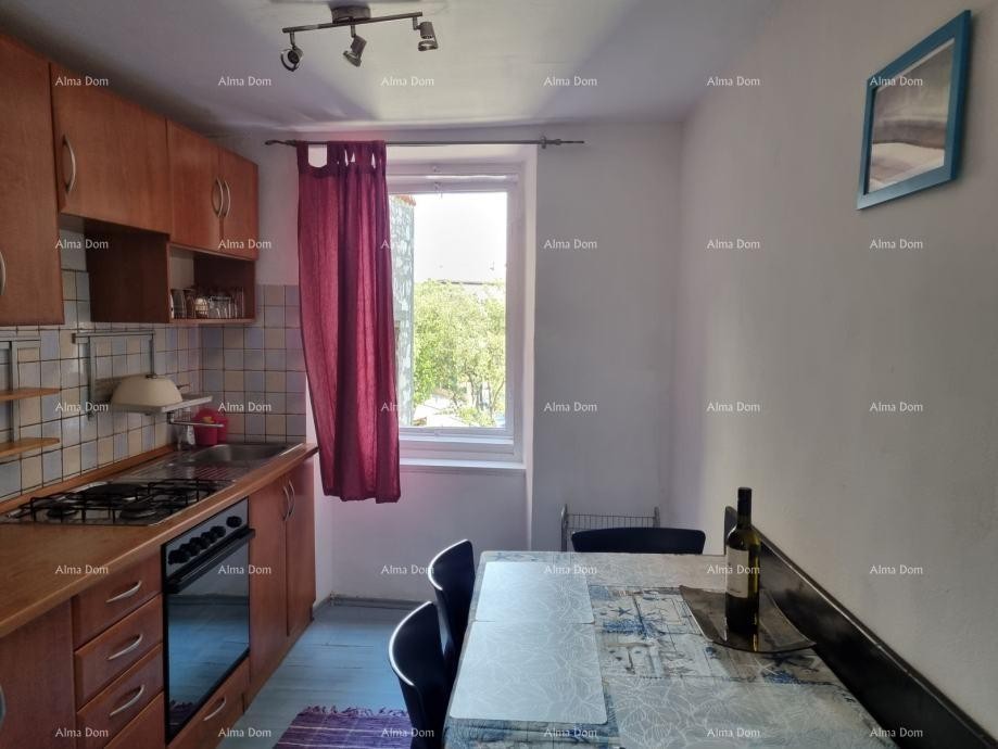 PULA STARA JEZGRA GRADA. KUĆA NA 5 MANJIH ETAŽA. 16