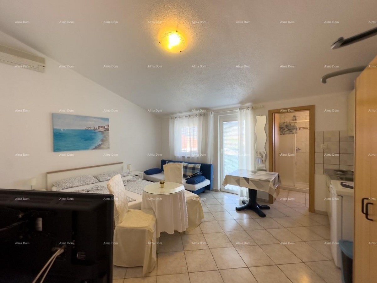 МЕДУЛИН! Студия-апартамент на втором этаже многоквартирного дома. 3