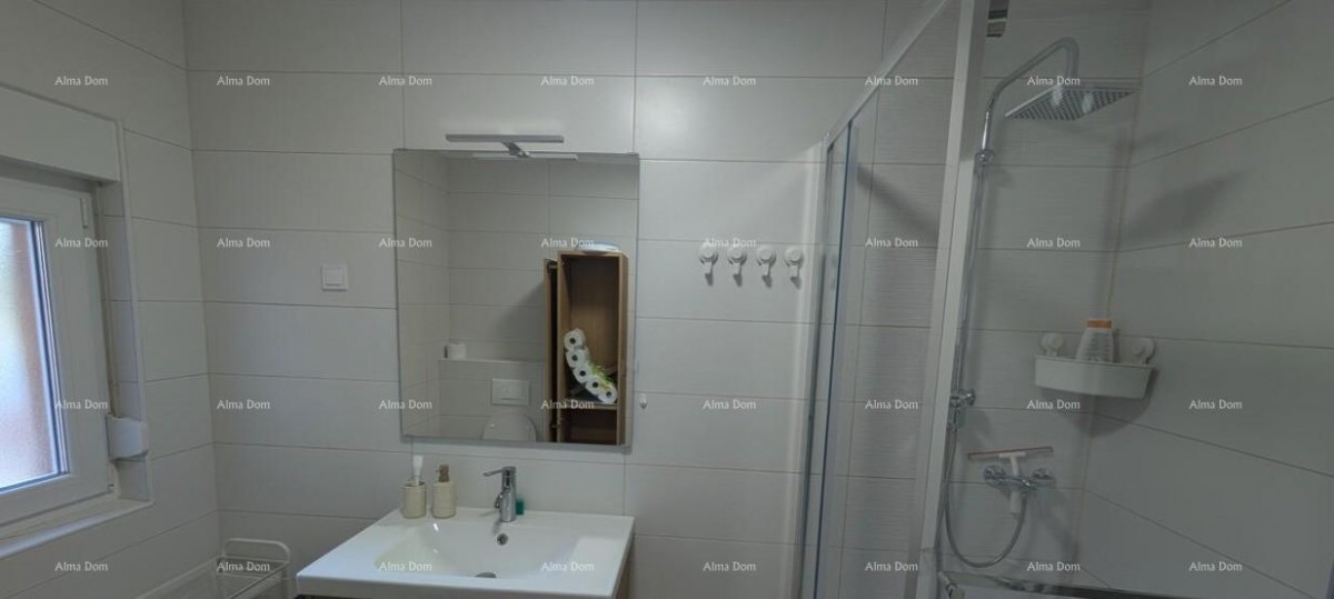 BRTONIGLA, ISTRIA – Moderno appartamento con 3 camere da letto, giardino e due posti auto 16