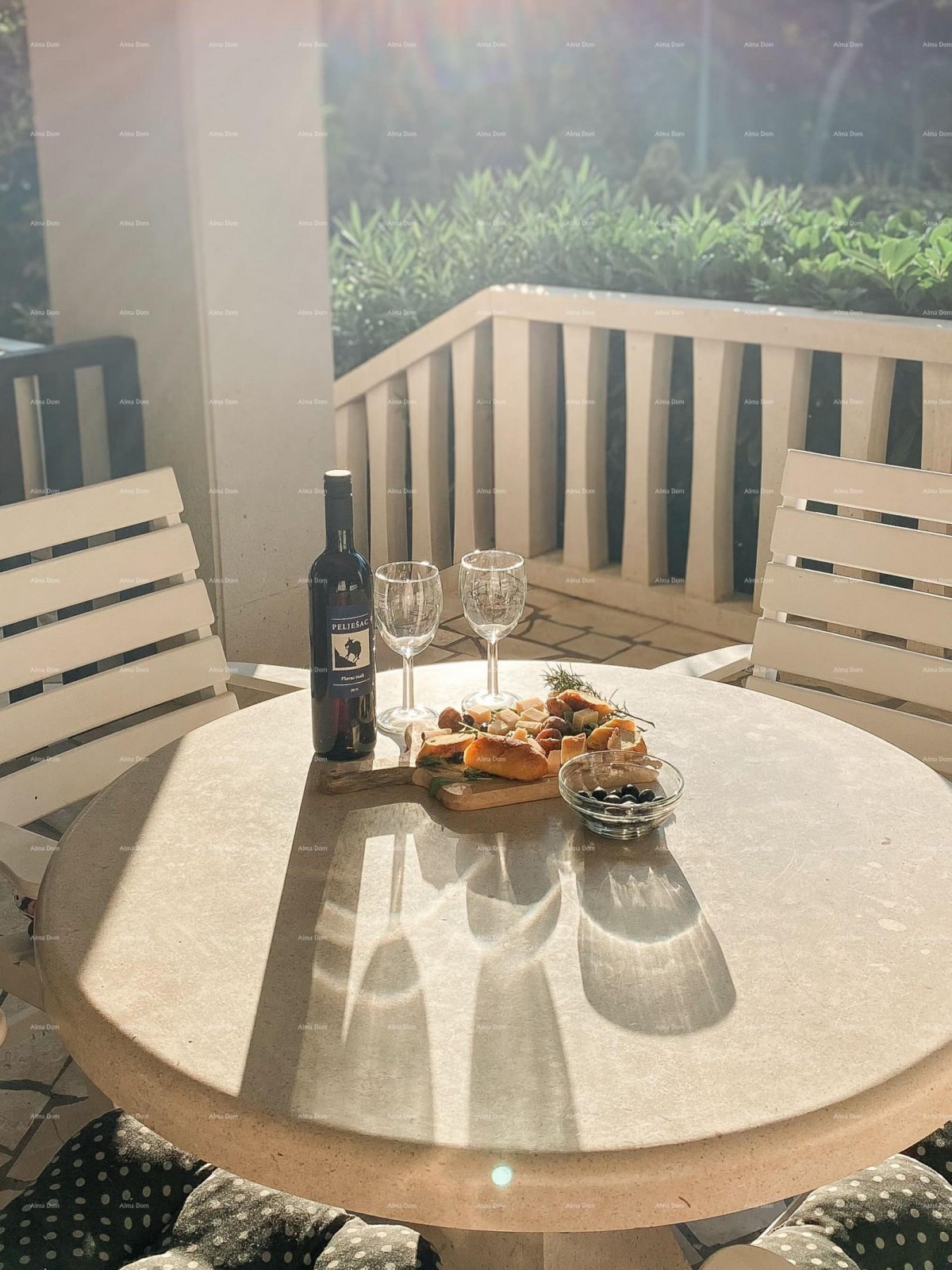 Beautiful villa with 6 apartments for sale in one of the best locations in Supetar, island of Brač! 10