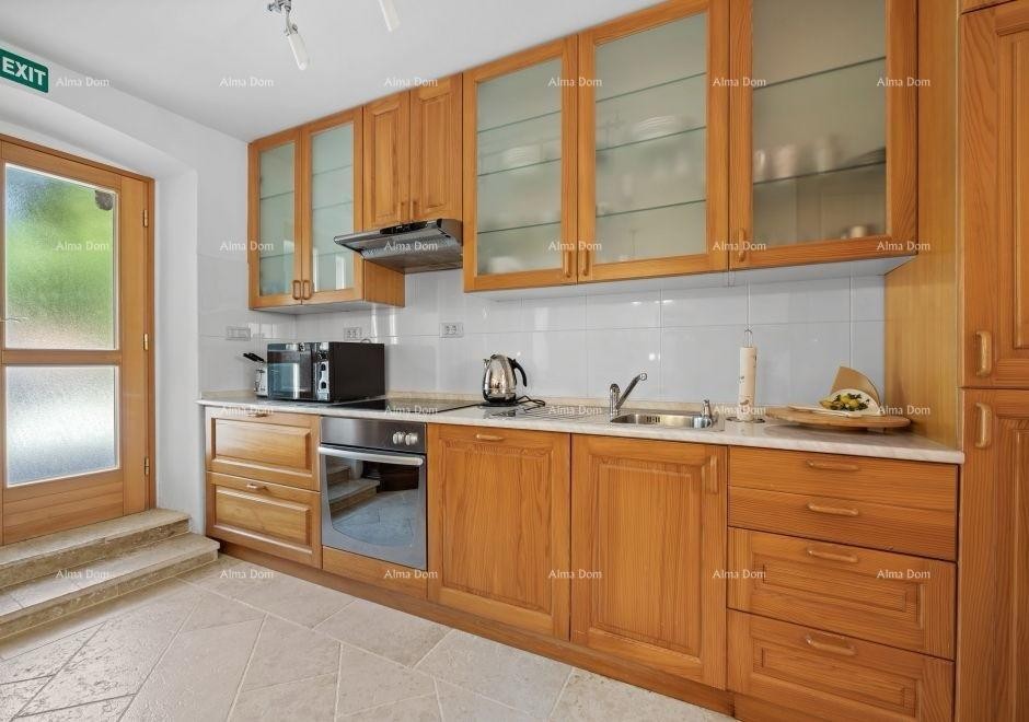 Prodaje se renovirana istarska kuća s bazenom – Kanfanar, 208 m², dva objekta 13