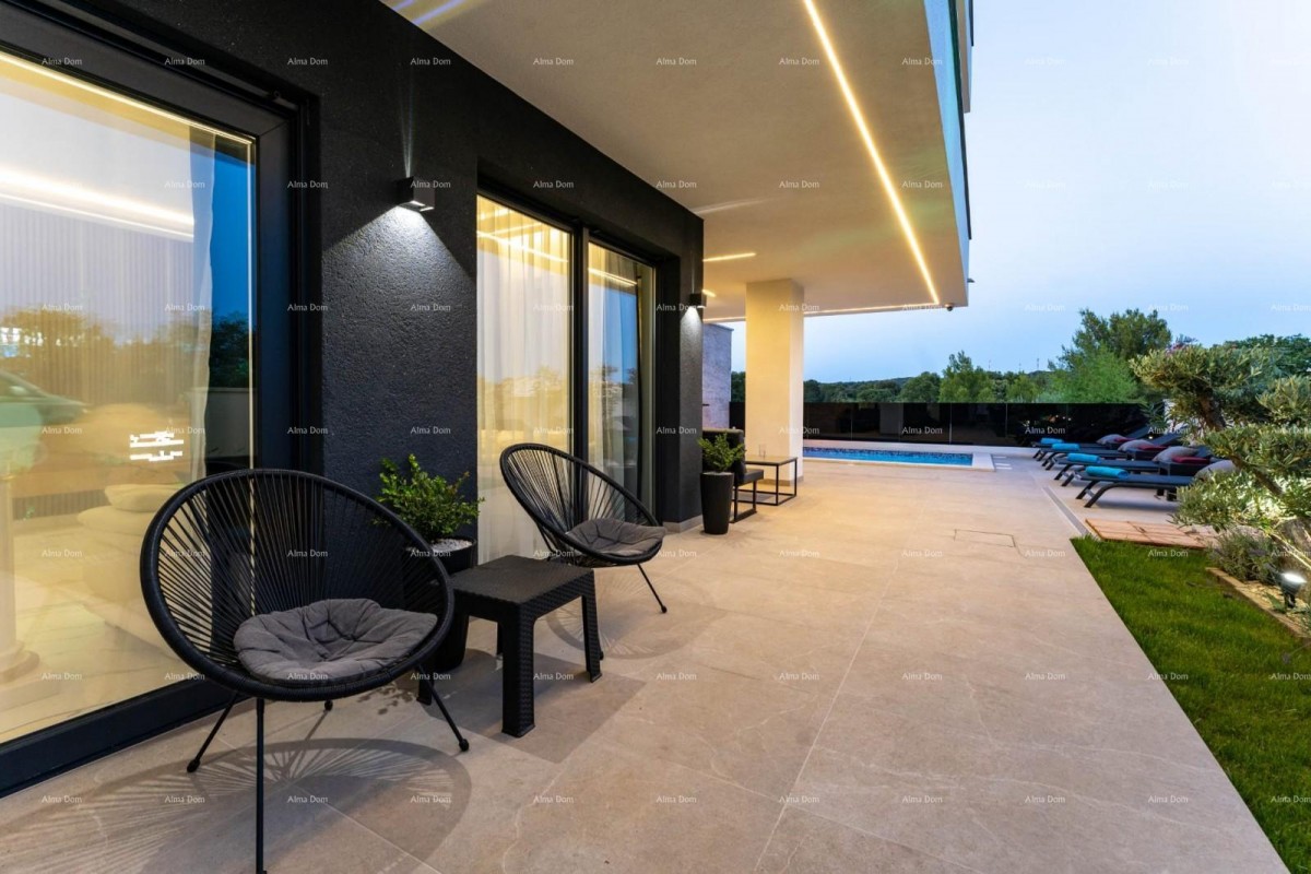 A modern house with a pool in a great location, Medulin! 11