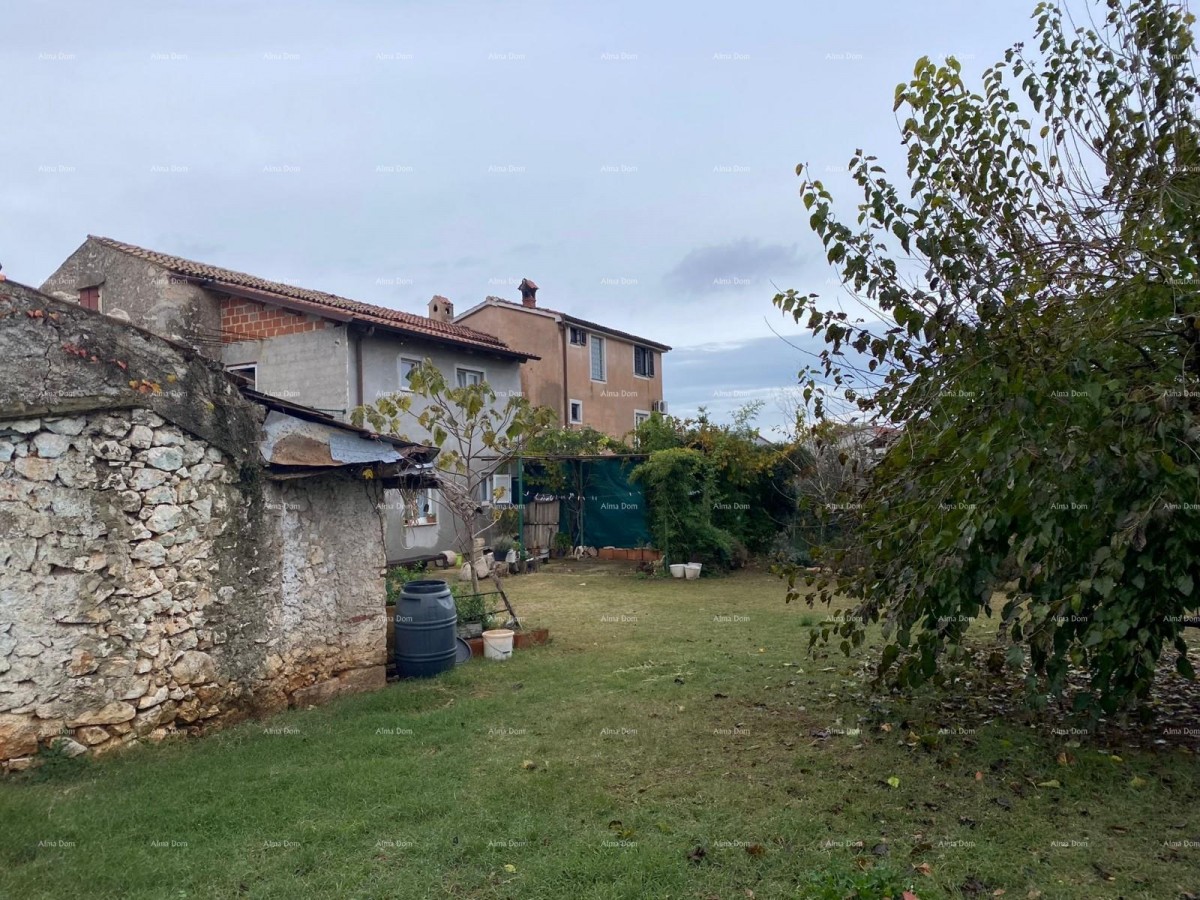 Vendita di una casa bifamiliare con annesso (casa più piccola) e terreno, Pola! 5