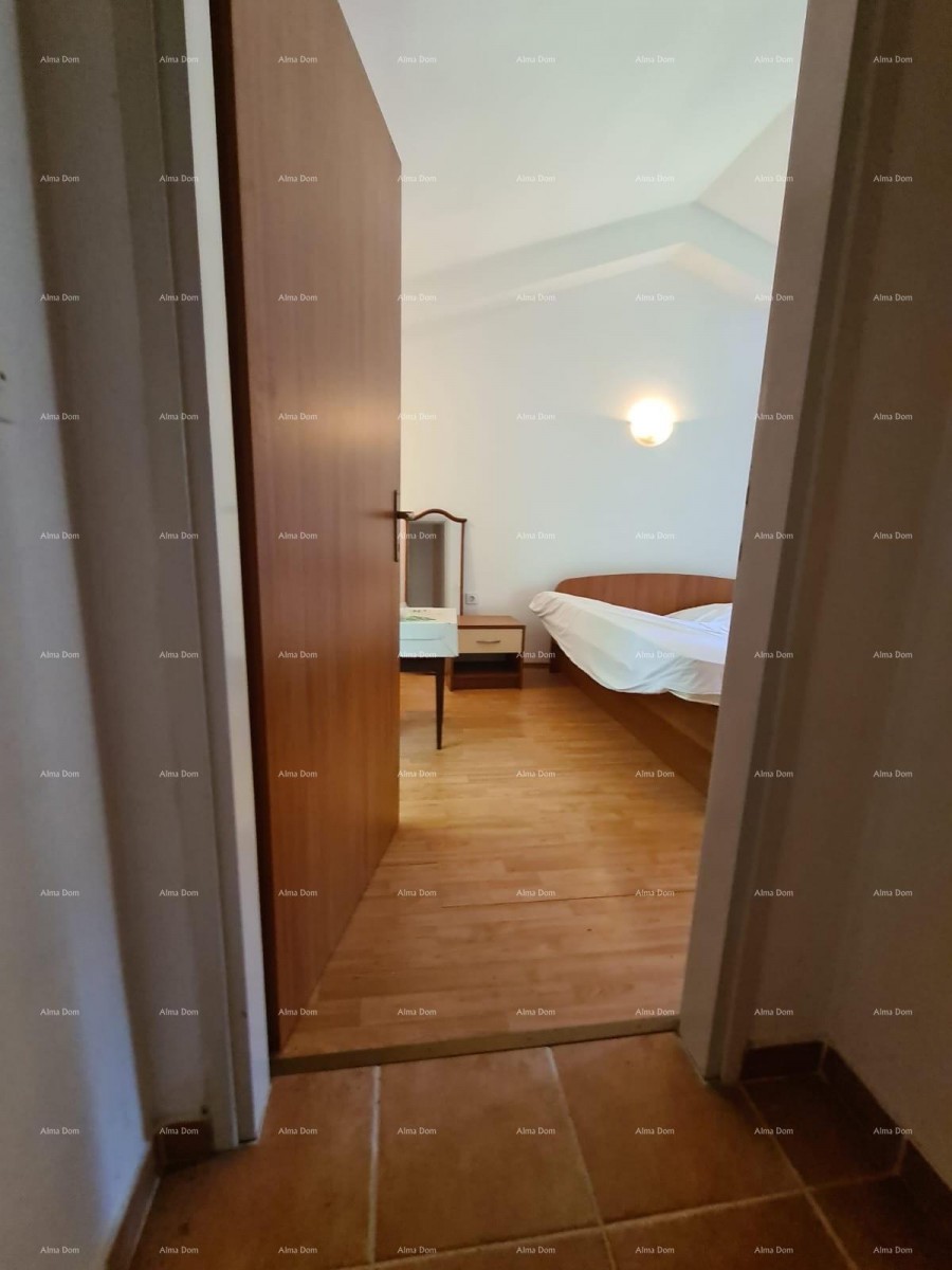 Prodaja hiše z dvoriščem in velikim zemljiščem, Barban 14