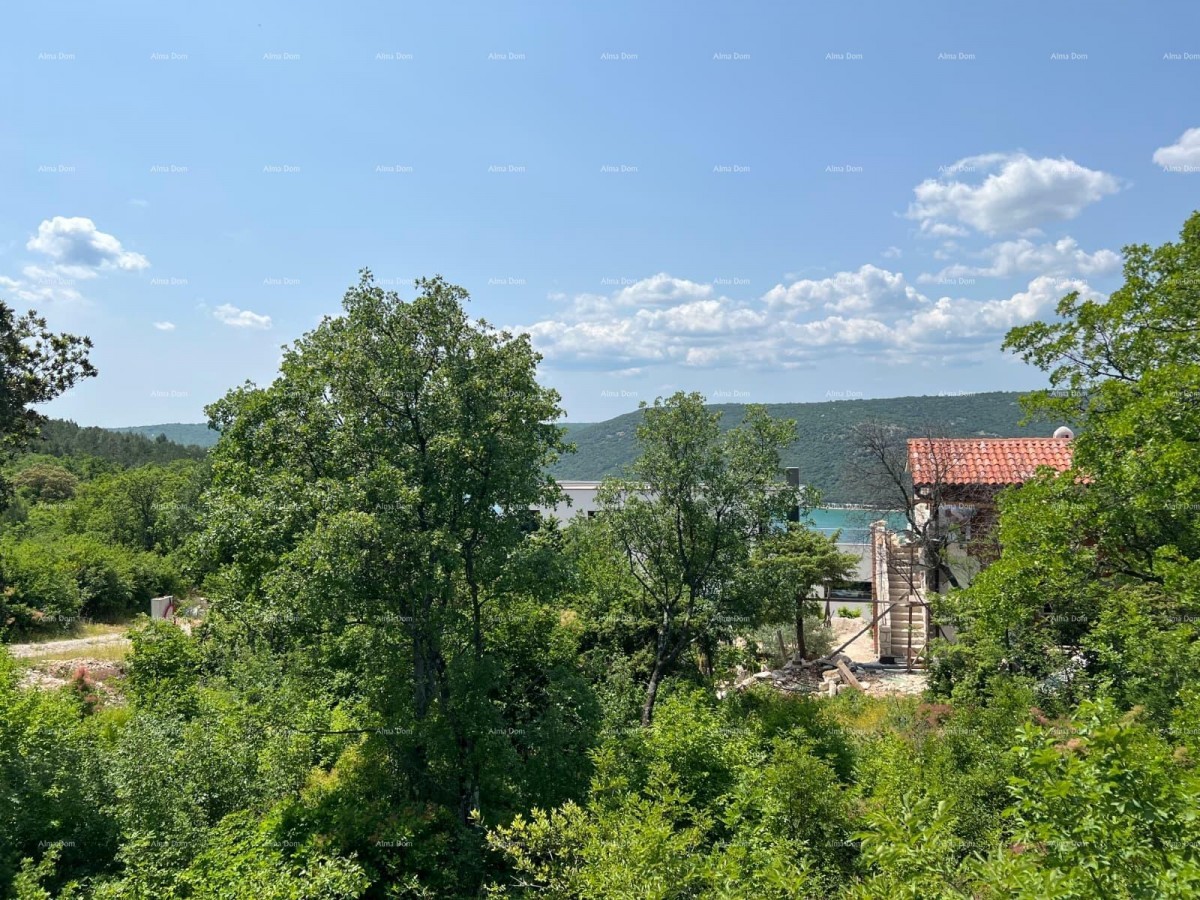 TRGET, GRAĐEVINSKO ZEMLJIŠTE – 924 m² S DELIMIČNIM POGLEDOM NA MORE 1