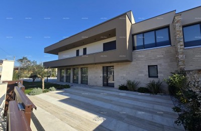 Moderna villa s bazenom i saunom, Marčana!