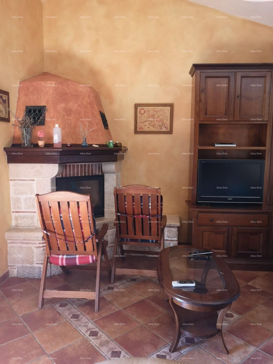 Beautiful house with large pool 4