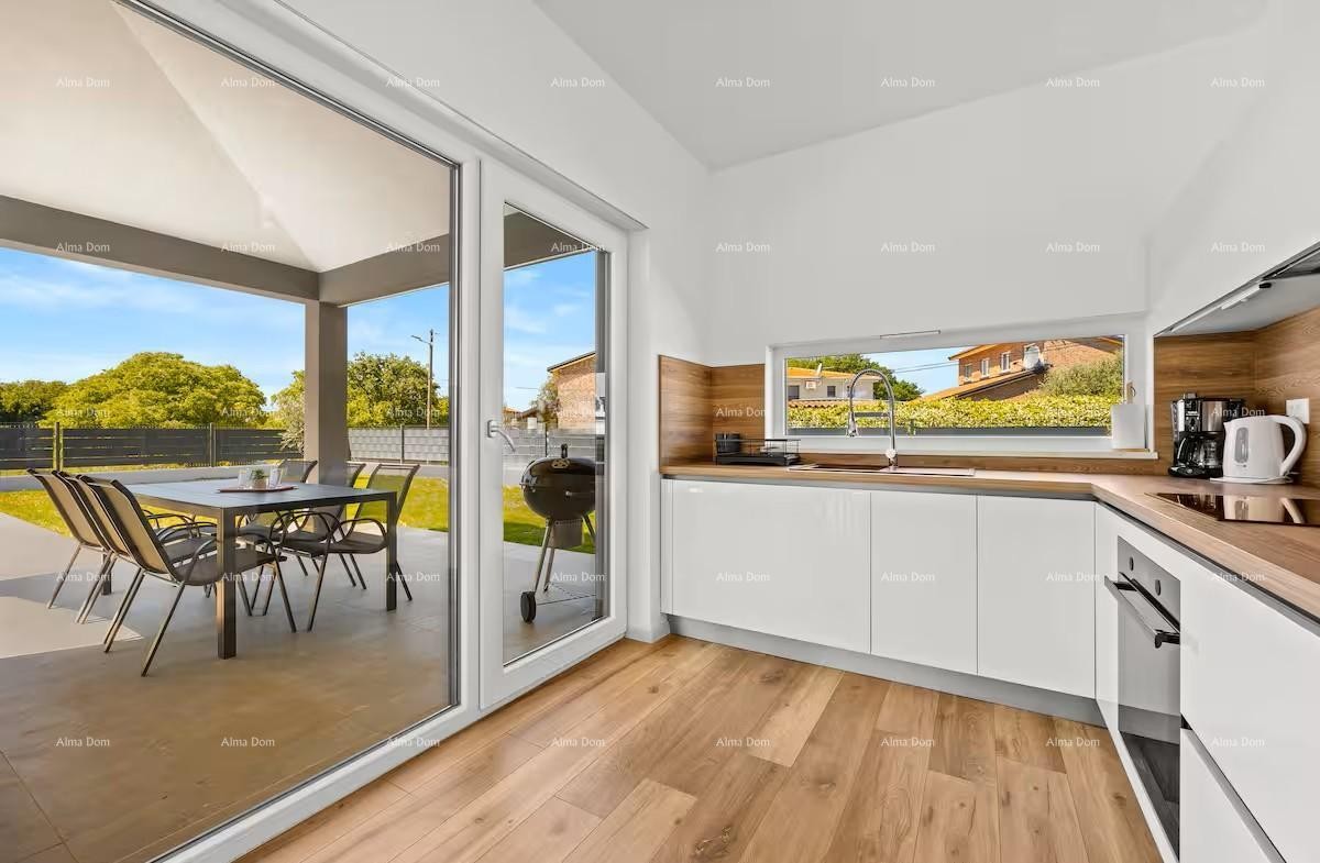 Pomer. New Detached Single-Story House with Pool. 14