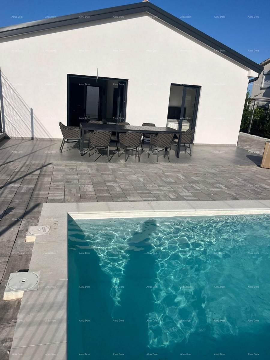 Sale - Double Bungalow with Heated Pool, Poreč! 2