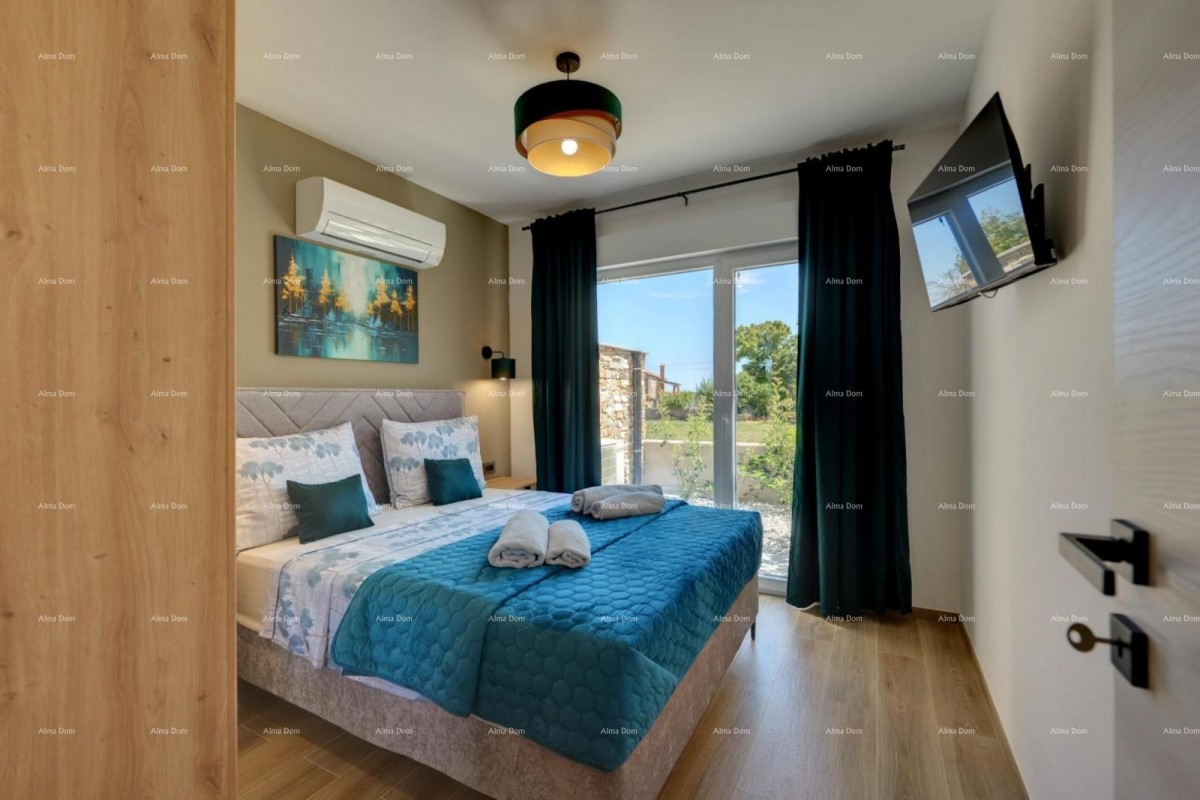 Moderna vila z bazenom in savno, Marčana! 24