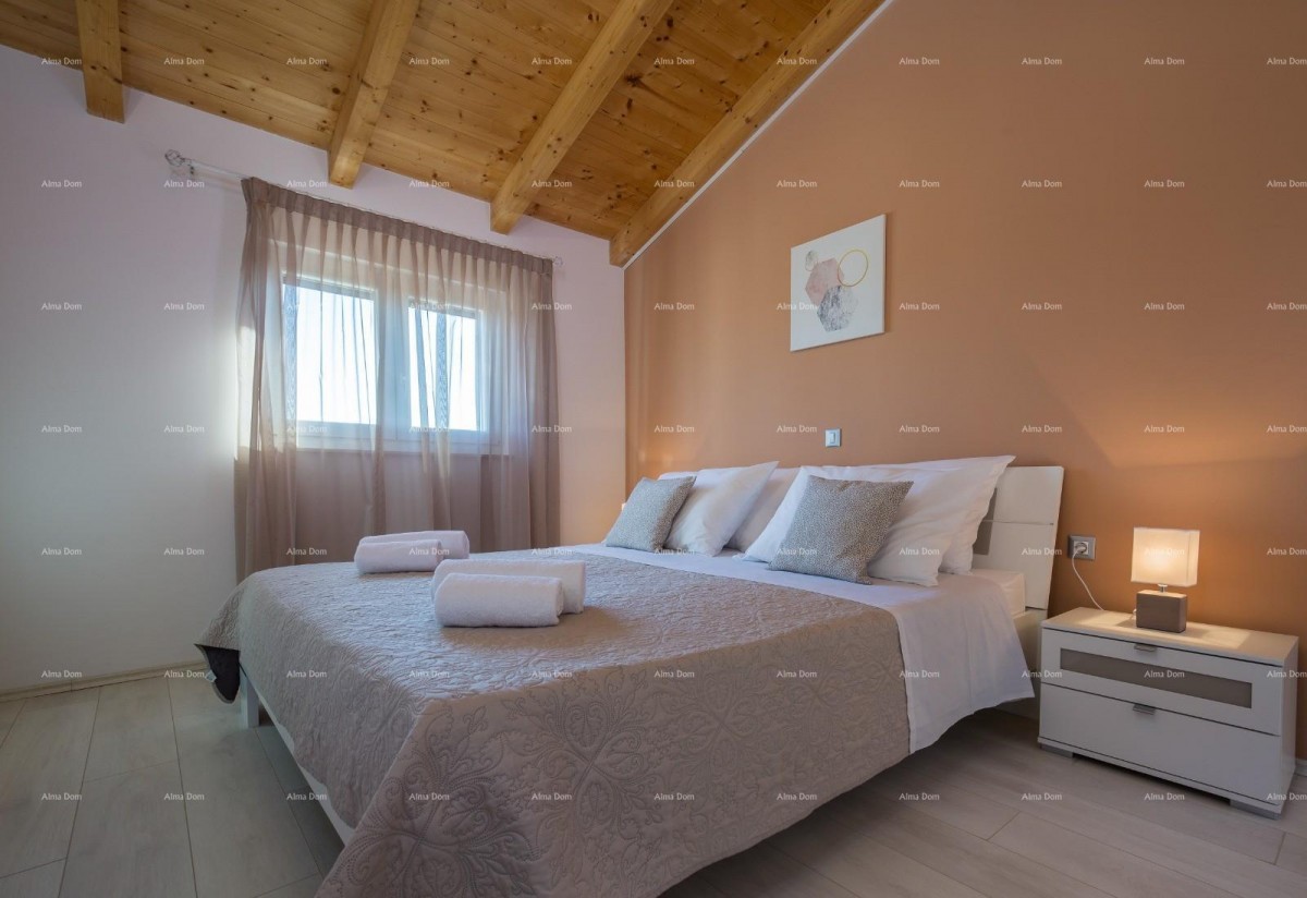 Fažana, detached house on a large plot of 1844 m2. View of the entire Fažana. 17