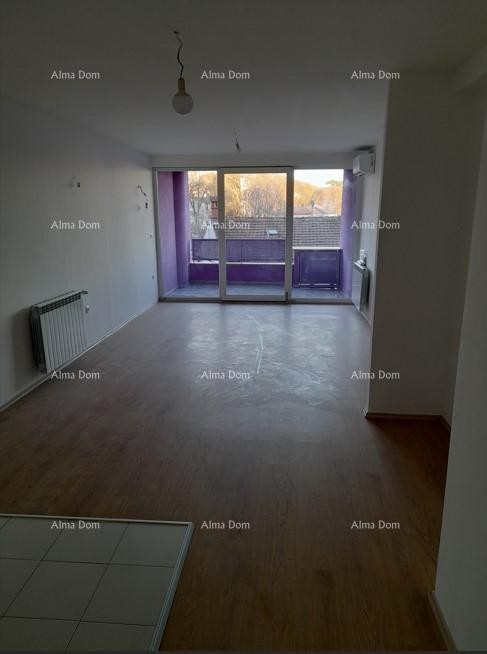 Prime location! Apartment for sale with a garage parking space in close proximity to the city center, Pula! 2