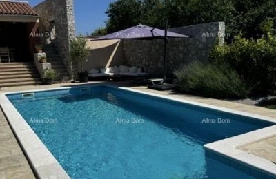 Средиземноморский дом с бассейном и видом на море, Раша