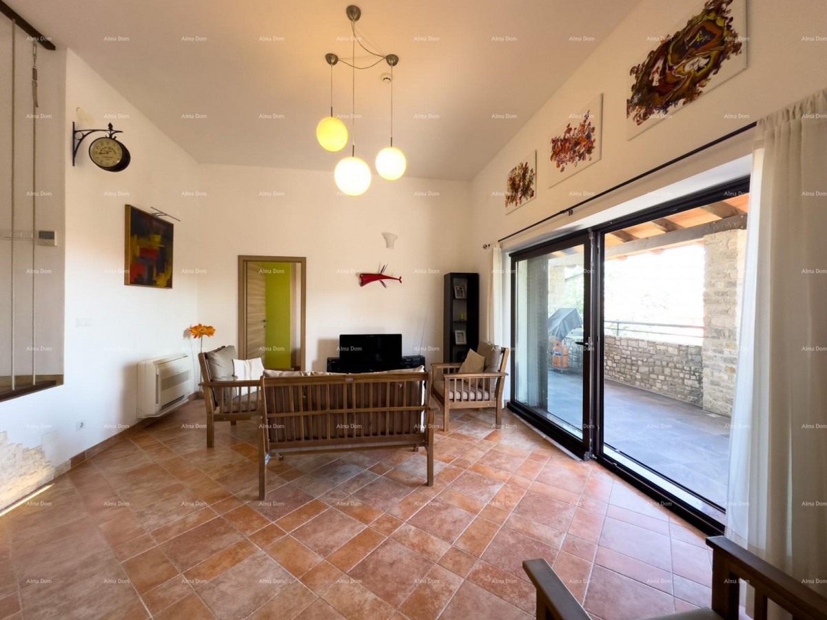 Bellissima casa con piscina a Pola, ideale per famiglie o investimento. 18