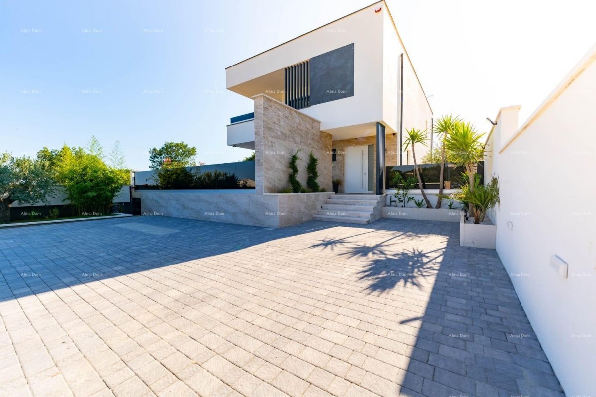 A modern house with a pool in a great location, Medulin! 1