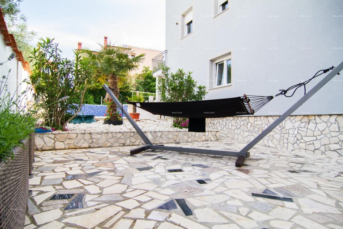 На продажу: Апартаментный дом с бассейном и видом на море – Банёле! 11