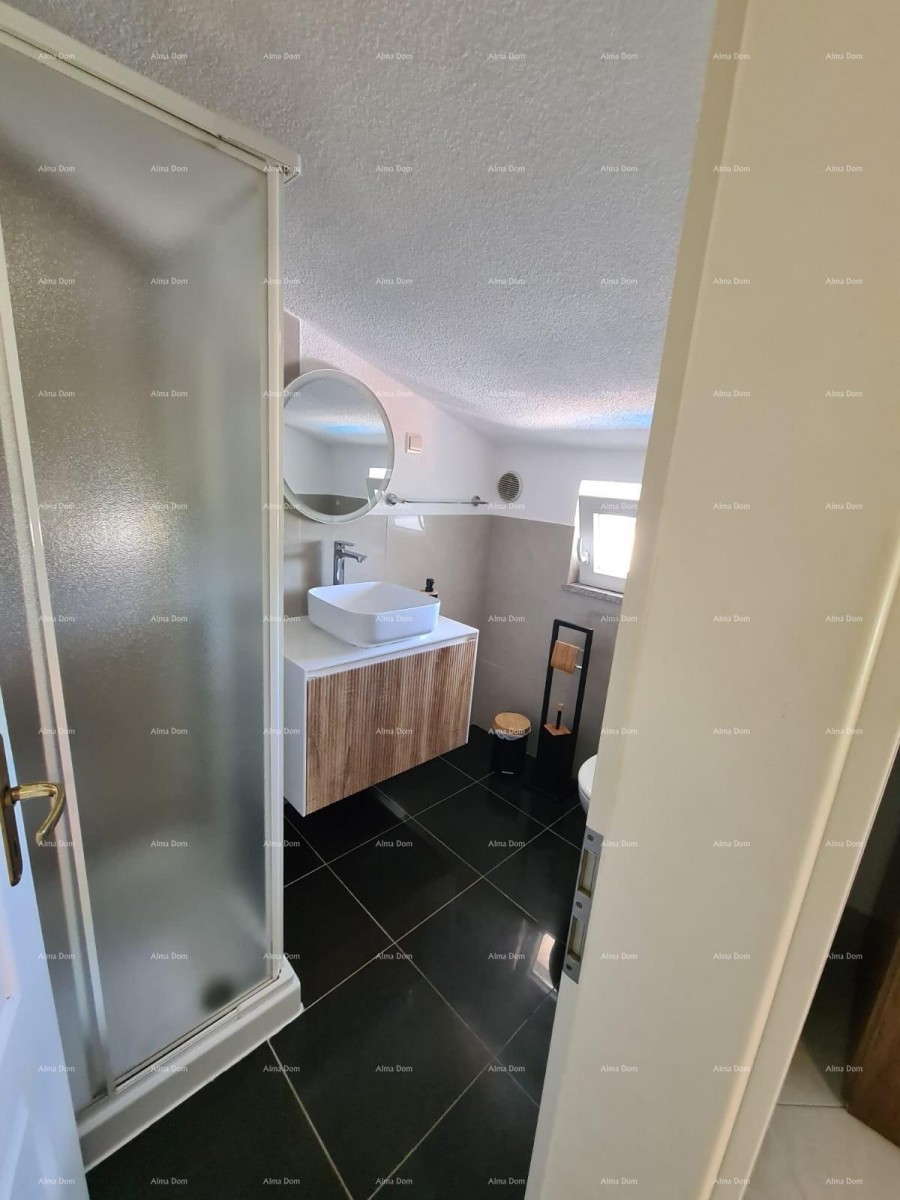 Na prodaju kuća s bazenom – Valtura 37