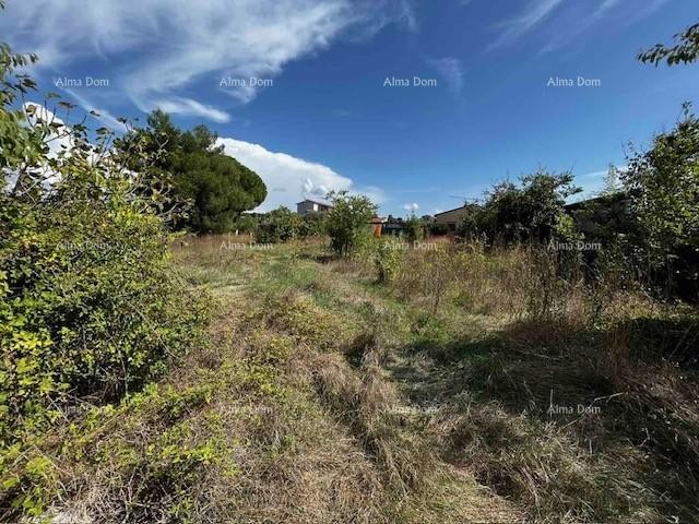 An old Istrian house for sale with a large building plot, Valbandon 11