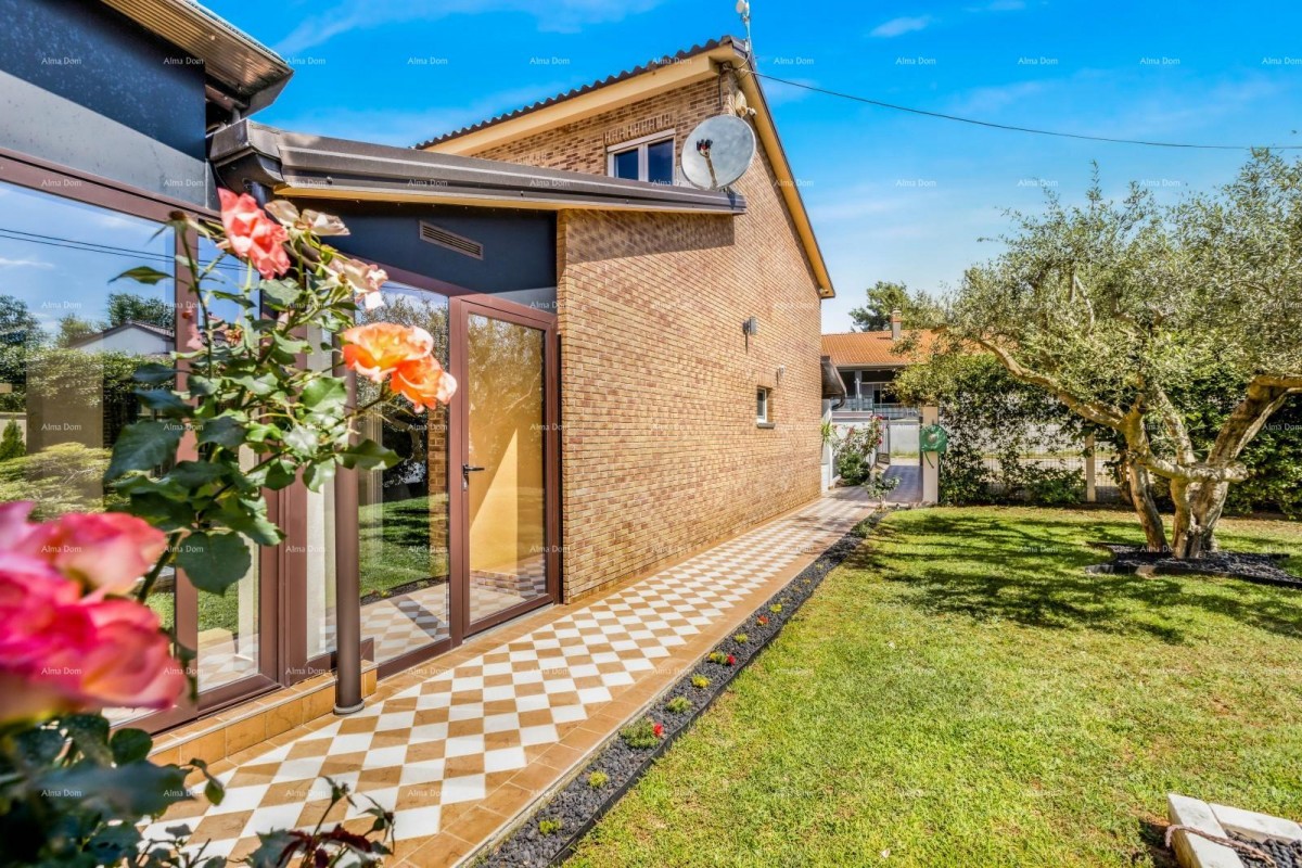 Vendita di due case collegate a Pomer 7