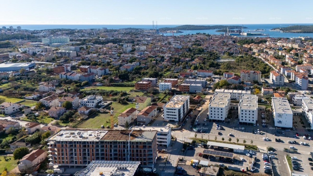 Pula. Nuovo edificio residenziale. Vendita di un appartamento con posto auto e cantina. Vicinanza al nuovo ospedale. S37 22
