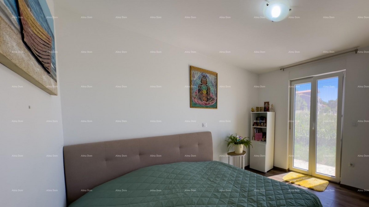 Vendiamo un appartamento al piano terra con piscina privata. Medolino 11