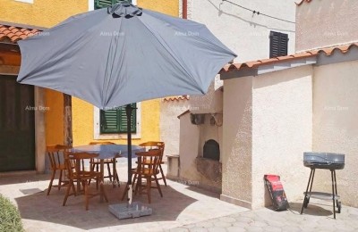 Prodaja lijepo uređene, renovirane istarske kuće s šternom, Marčana!