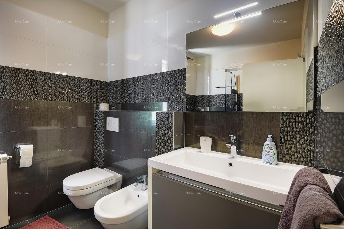 Prvi red do mora i plaže – kuća s bazenom i velikom okućnicom, Pješčana Uvala! 15