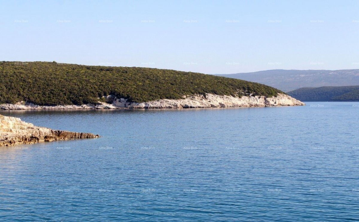 Građevinska parcela na mirni lokaciji. 1