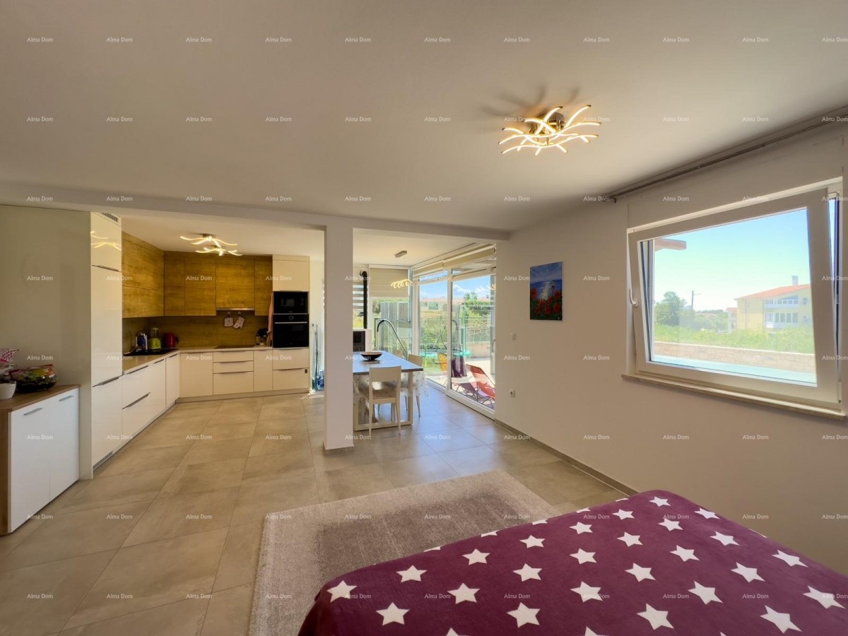 Prodamo stanovanje v pritličju z lastnim bazenom. Medulin 3