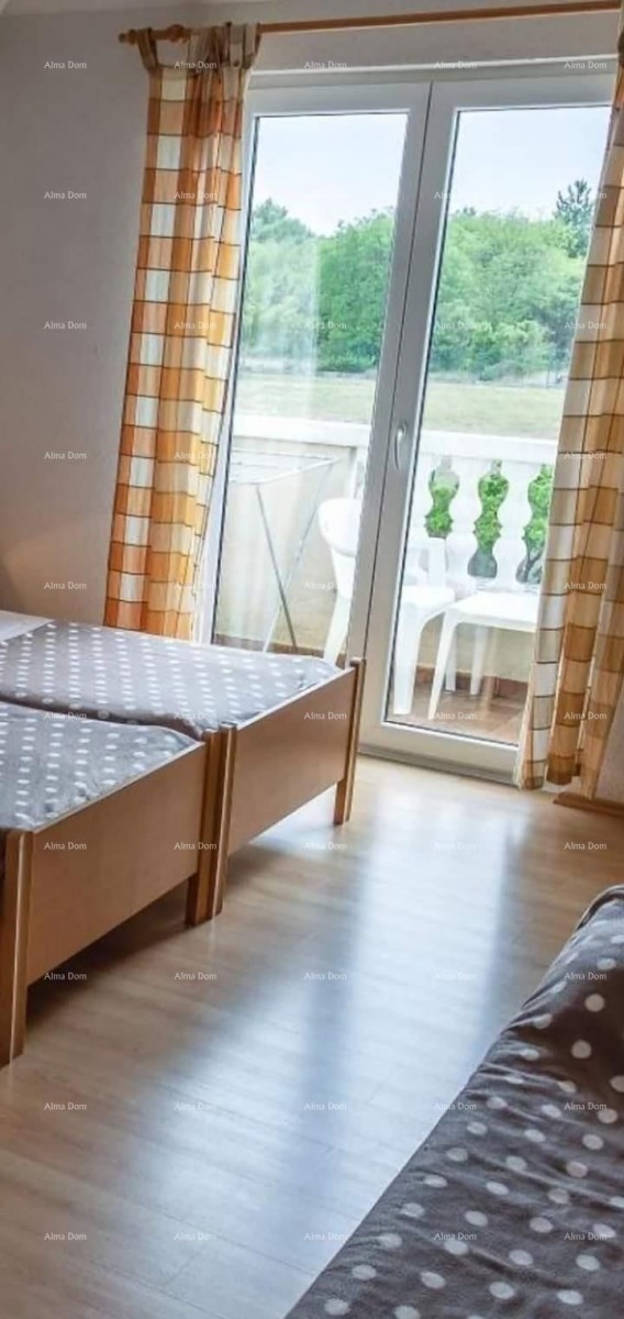 Umago. Una bella casa con sei appartamenti. 6
