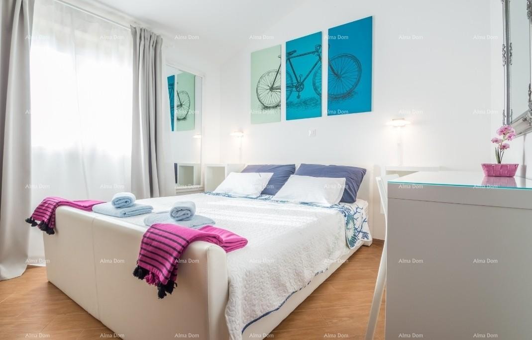 A beautiful house with a pool, surrounded by greenery! 9