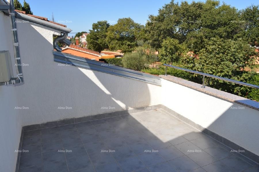 Prekrasna kuća sa bazenom! POREČ 26