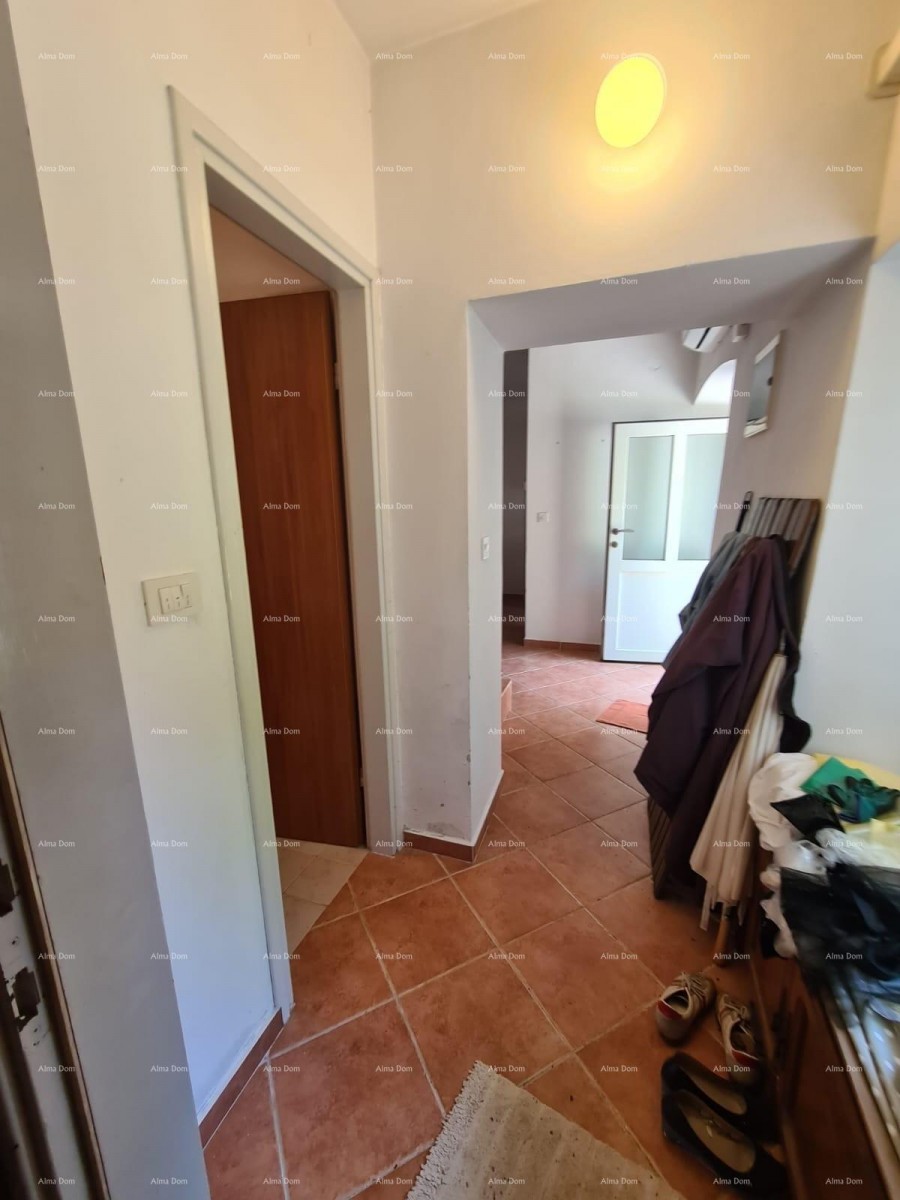 Prodaja hiše z dvoriščem in velikim zemljiščem, Barban 11