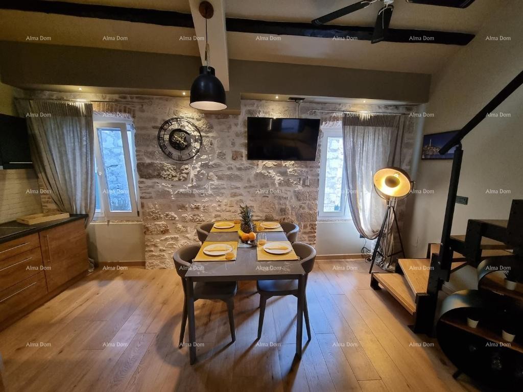 Vendita - Elegante appartamento su due piani nel centro storico della città, Rovigno! 7