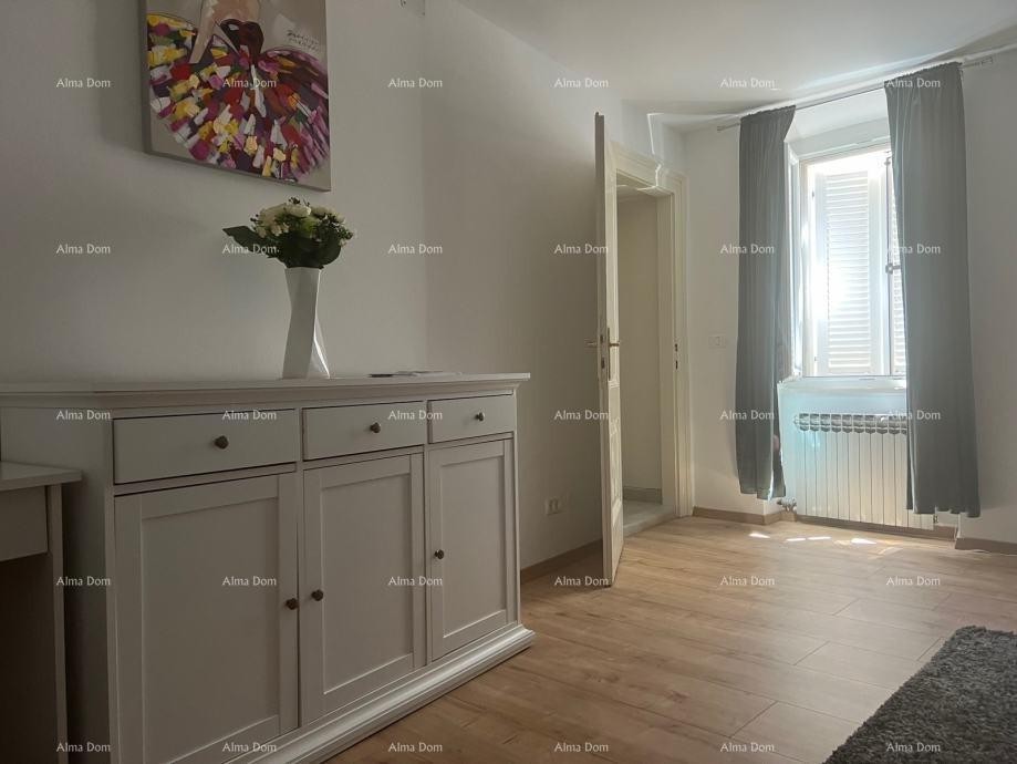 Продается двухкомнатная квартира в центре Ровиня 5