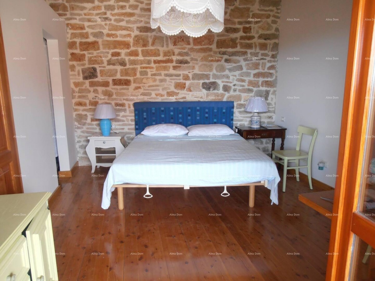 Marčana. Two stone houses with a swimming pool. 11